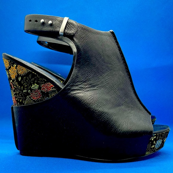 Charles David Shoes - Charles David mixed media platform wedge 8.5
